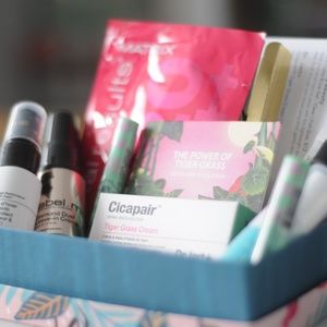 Beauty Sample Box, 12 Pieces, Hair / Skin Products